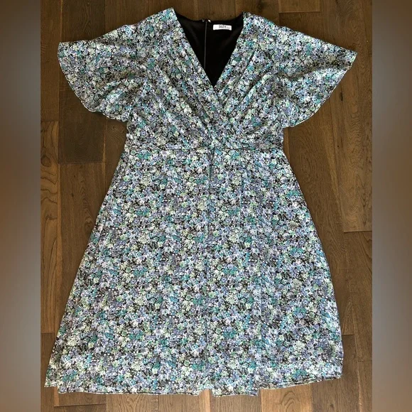 👗Floral Wrap Dress💗 - Picture 1 of 8